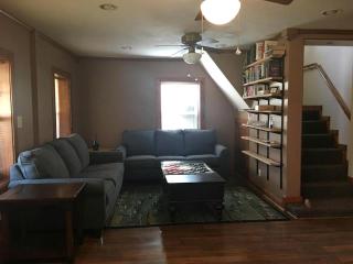 Gorgeous Vacation Cabin for Groups with Stylish Interior near Huntington, West Virginia - Genoa - 3