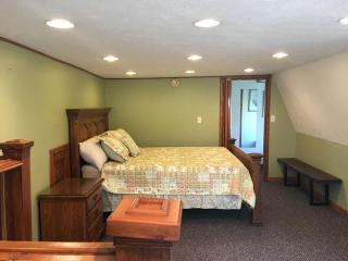 Gorgeous Vacation Cabin for Groups with Stylish Interior near Huntington, West Virginia - Genoa - 7