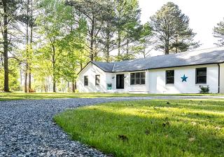 Charming Cabin Rental Nestled in a Secluded Cove for a Chesapeake Bay Getaway - White Stone - 9