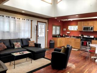 One-Bedroom Luxury Cabin with Hot Tub in Heart of Woodstock in Upstate New York - Woodstock - 1