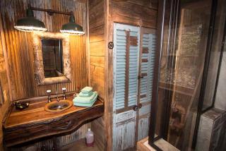 Secluded Two-Bedroom Barn near Lake Santeetlah, North Carolina - Robbinsville - 2