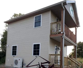 Countryside Tiny House Rental for Weekend Getaway near Springfield, Illinois - Murrayville - 9