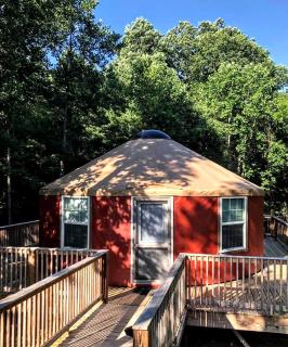 Intimate Yurt Rental Ideal for Romantic Glamping in Virginia - Rich Creek - 2
