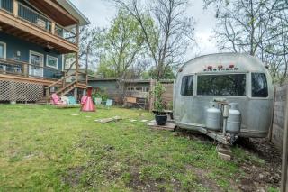 Sleek Retro Airstream Rental for Glamping for Two near Downtown Austin - Austin - 8