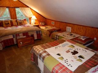 Rustic 18-Person Cabin Rental on Lake Sam Rayburn for Staycation near Houston - - 1