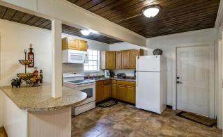 Fantastic Log Cabin Rental for a Fun-Filled Family Vacation in Texas - Nacogdoches - 7