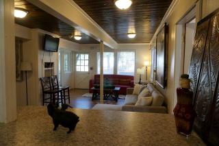 Fantastic Log Cabin Rental for a Fun-Filled Family Vacation in Texas - Nacogdoches - 6