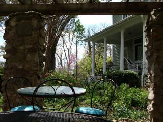 Historic Riverside Cottage Rental with Gourmet Breakfast near Harrisonburg, Virginia - New Market - 9