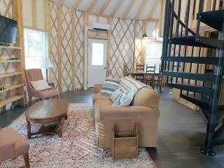 Riverside Mongolian Yurt Glamping Retreat for Six in Virginia - Rich Creek - 0