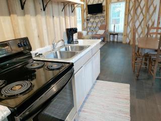 Riverside Mongolian Yurt Glamping Retreat for Six in Virginia - Rich Creek - 4
