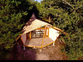 Romantic Cottage Rental on a Beautiful Farm in the Countryside near Austin, Texas - - 9