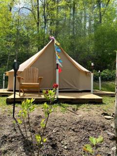 Gorgeous Bell Tent with Games Room and Hot Tub in Green Mountain for Group Glamping in North Carolina - Green Mountain - 4