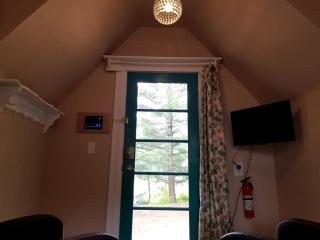 Idyllic Tiny House with a Chiminea Ideal for Weekend Getaways from Boston - 7