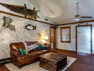 Superb Cabin Rental with Private Hot Tub on Toledo Bend Lake in Louisiana - - 5