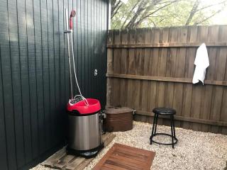 Gorgeous Safari Tent in Lakeside Village Ideal for Glamping near Dallas - Lakewood Harbor - 3