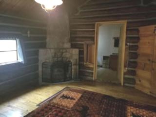 Secluded Lakeside Log Cabin Ideal for Couples Getaway' in Hayward, Wisconsin - New Post - 4