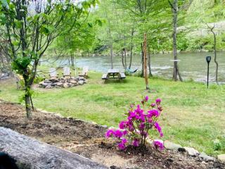 Riverfront Rental with Fire Pit Perfect for Group Glamping near Asheville, North Carolina - Green Mountain - 1
