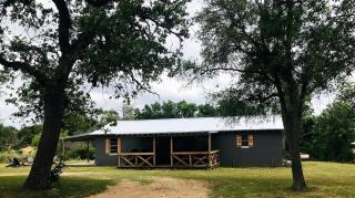 Creekside Cabin in Llano Ideal for a Weekend Getaway in Texas Hill Country - Llano - 0
