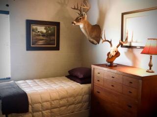 Creekside Cabin in Llano Ideal for a Weekend Getaway in Texas Hill Country - Llano - 2