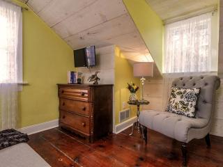Elegant Farm Cottage Rental for a Countryside Getaway near Lancaster, Pennsylvania - Columbia - 2