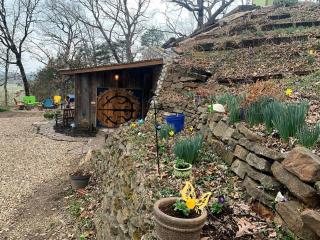 Exciting Hobbit House Rental Ideal for a Fun Vacation in Arkansas - Fayetteville - 9