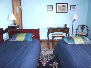 Peaceful Luxury Suite in a Bed and Breakfast with Balcony and Gorgeous Mountain Views by New Hampshire's Newfound Lake - Hebron - 7