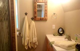 Simple and Cozy Cabin Rental on Private Ranch Retreat near Austin, Texas - - 7