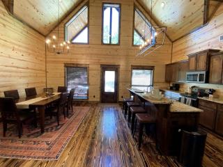 Luxury Log Cabin in Broken Bow, Ideal for Family Glamping Getaways - Broken Bow - 7