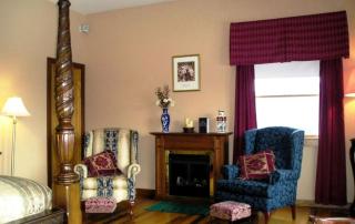 Cozy Suite Rental in a Bed and Breakfast with Fireplace and Magnificent Mountain Views near New Hampshire's Newfound Lake - Hebron - 3