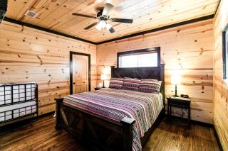 Relaxing Outdoor Escape at a Broken Bow, Oklahoma Glamping Cabin - Broken Bow - 4