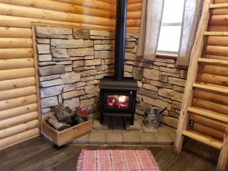 Cozy Creekside Cabin Rental for a Secluded Weekend Getaway in Wisconsin - Sparta - 8