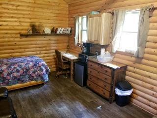Cozy Creekside Cabin Rental for a Secluded Weekend Getaway in Wisconsin - Sparta - 6