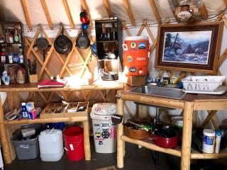 Glamping Yurt Rental near Denali Park for a Vacation in Alaska - Cantwell - 7