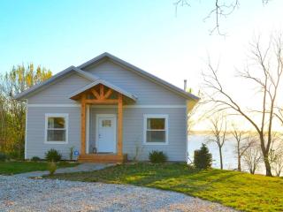Comfortable and Modern Cabin Rental on Lake Red Rock near Pella, Iowa - Pella - 0