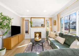 Newly Remodeled Home With a Game Room - Parma Heights - 7