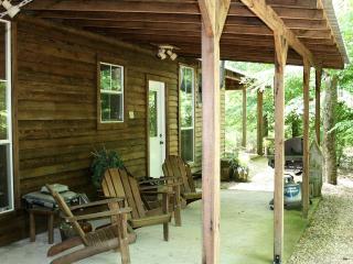 Secluded Forest Cabin Rental with Seasonal Pool near Natchez, Mississippi - - 8