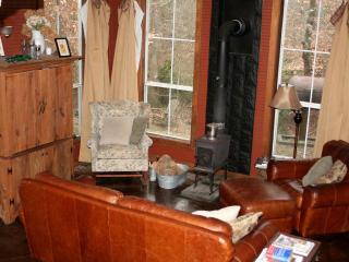 Secluded Forest Cabin Rental with Seasonal Pool near Natchez, Mississippi - - 6