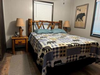 Cute Cabin Rental for Gorgeous Getaways in North Georgia Mountains - Suches - 3