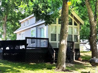 Comfortable Cottage Rental on the Shores of Lake Dunlap in Texas - New Braunfels - 0