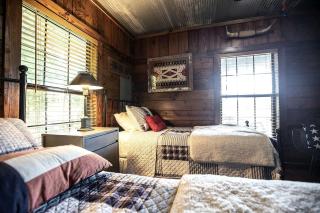 Charming Country Cabin Rental Located in Morton, Mississippi - Forest - 4