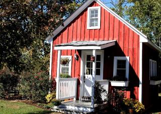 One-Bedroom, One-Bathroom Cottage Rental on a 250-Acre Cattle Farm near Appalachian Trail - Scottsville - 9