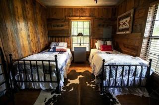Charming Country Cabin Rental Located in Morton, Mississippi - Forest - 3