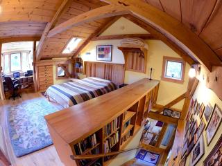 Cozy Lakefront Cabin Rental in the Woodlands of Empire, Michigan - Empire - 4