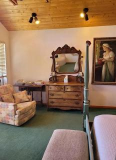 Private Suite in a Desert Lodge in the Sandia Mountains near Albuquerque, New Mexico - Cedar Crest - 4