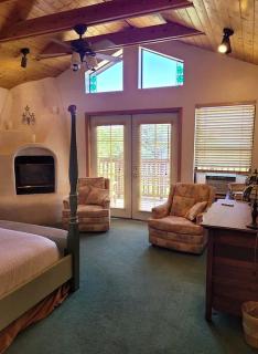 Private Suite in a Desert Lodge in the Sandia Mountains near Albuquerque, New Mexico - Cedar Crest - 1