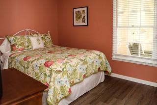 Elegant Cottage Rental for Groups near Greensburg, Kentucky - Columbia - 2