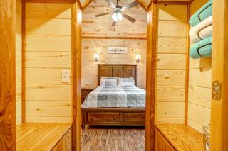 Nashville Area Luxury Tree House Accommodation for a Tennessee Getaway - Greenbrier - 1