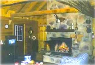 Spacious and Rustic Cabin Rental in the Woods near Catoctin Mountain Park, Maryland - Thurmont - 3