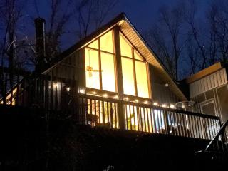 Secluded Cabin Rental with Forest Views outside of Baltimore - Hedgesville - 0