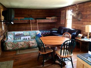 Secluded Cabin Rental Adjacent to Fishing Lakes in Tygh Valley, Oregon - - 9